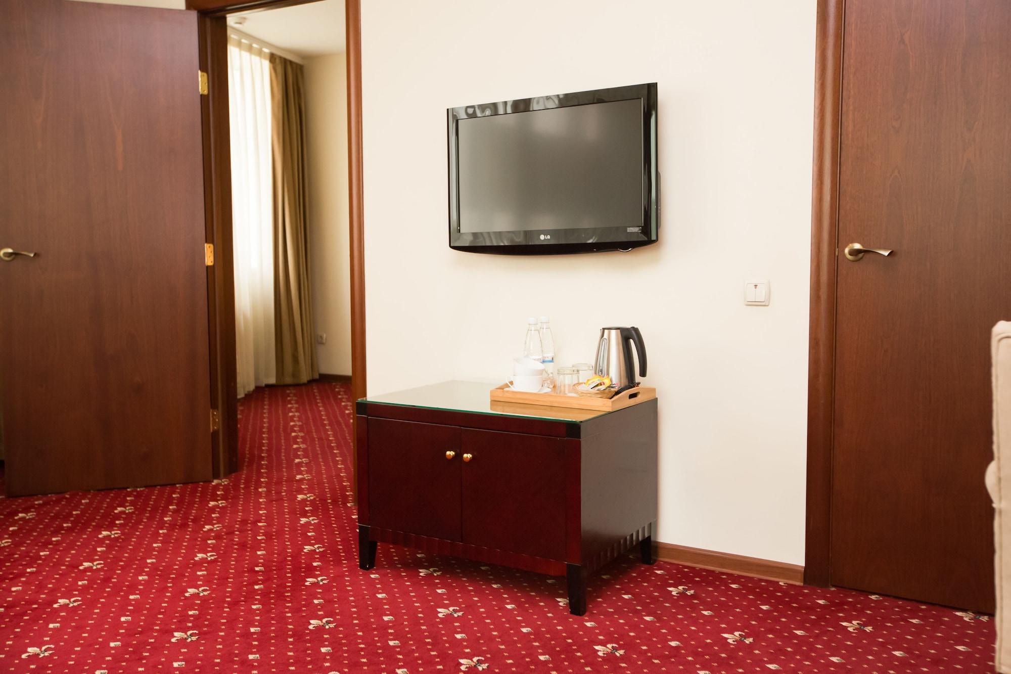 Jumbo Hotel Chisinau Exterior photo