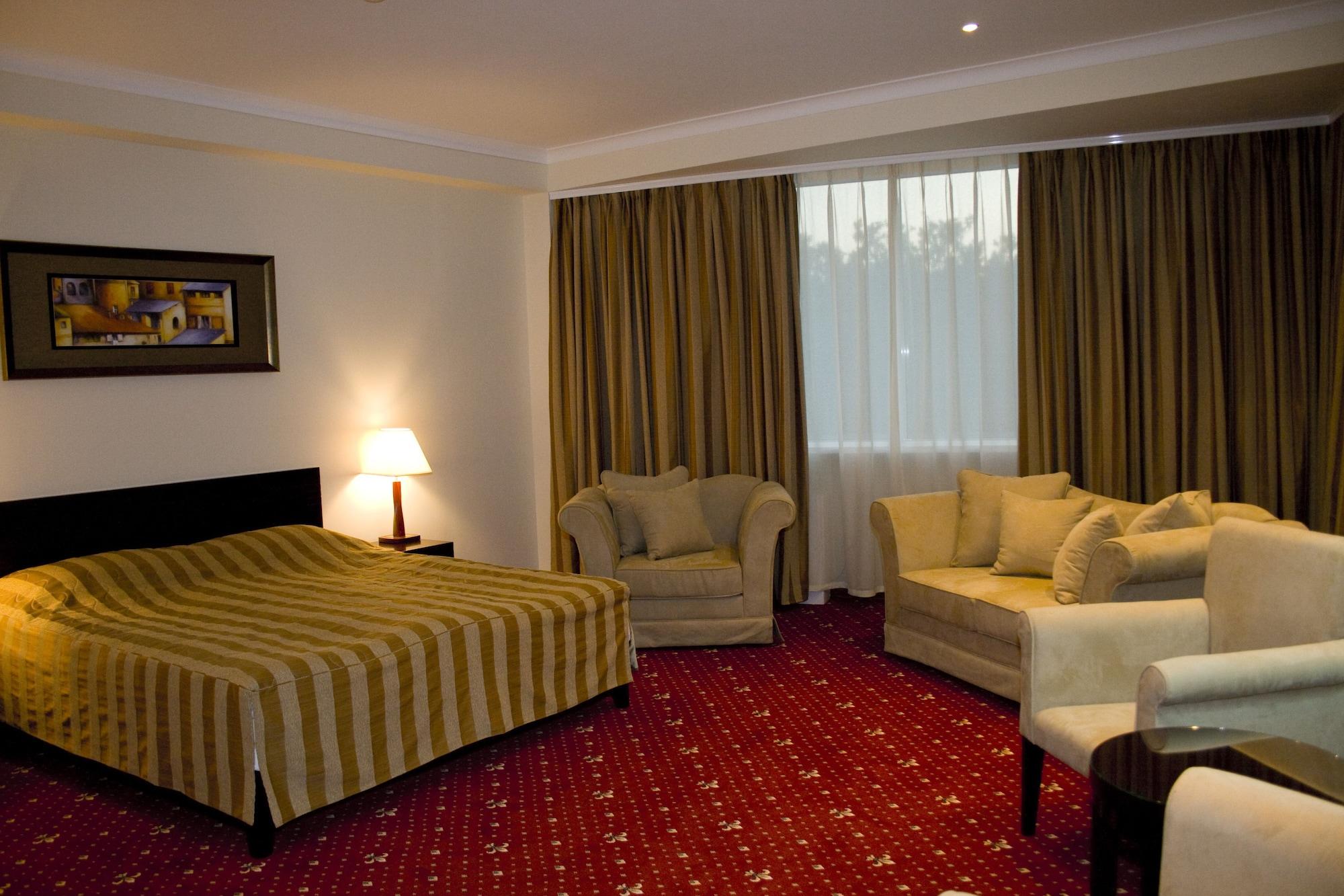 Jumbo Hotel Chisinau Exterior photo