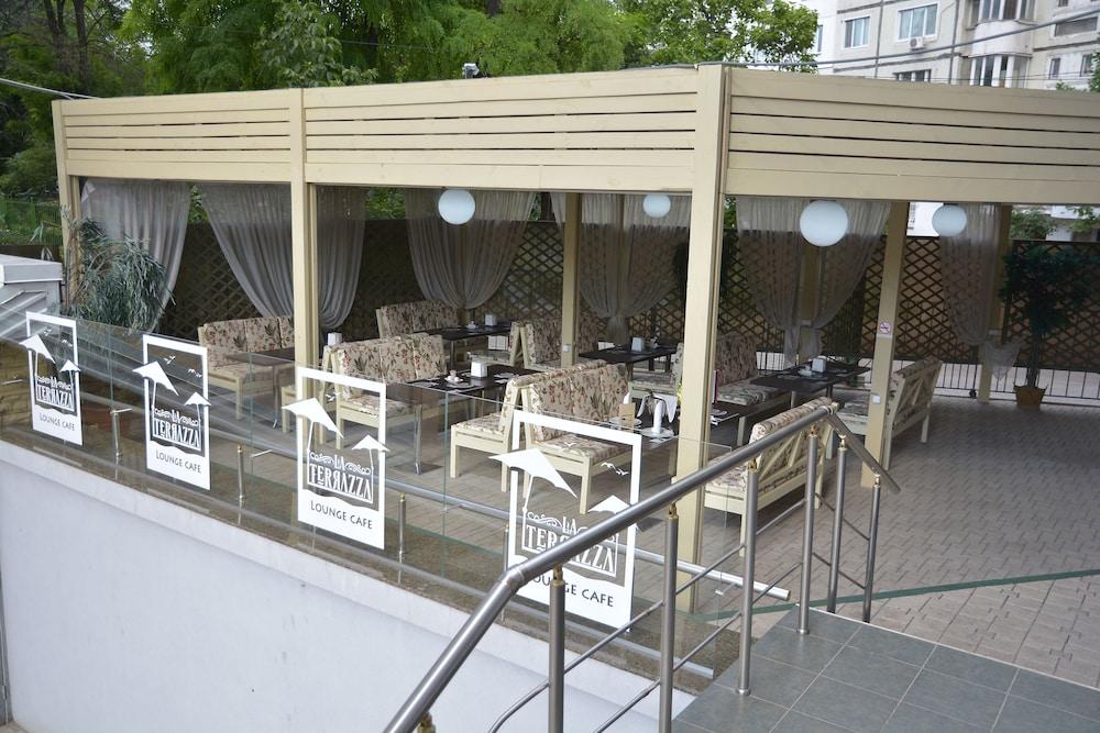 Jumbo Hotel Chisinau Exterior photo